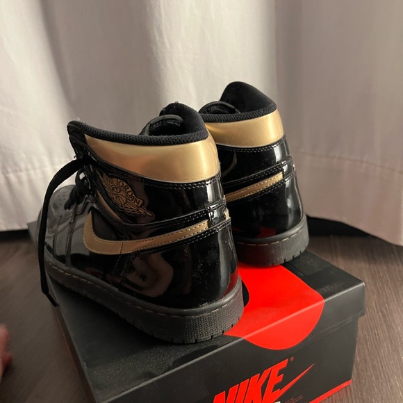 Jordan 1 Black Metallic Gold - Picture 4 of 5
